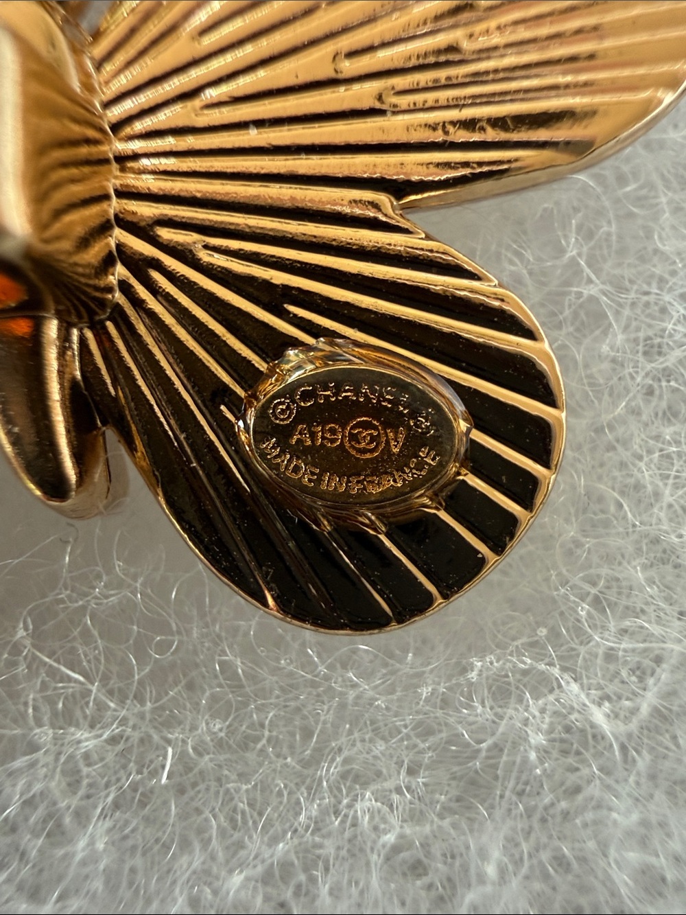 ChaneI Cream and Gold Butterfly 🦋 Pendant - Picture 3 of 5